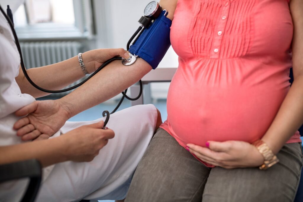 چگونه از فشار خون بالا در دوران بارداری جلوگیری کنیم؟